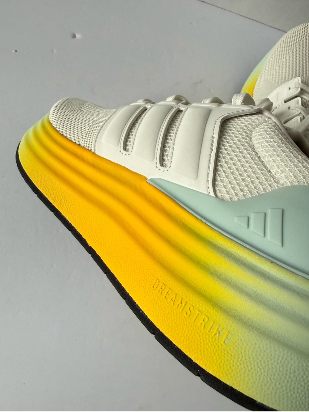 Adidas Ultradream Bold Running Sneakers Women’s Size 11 White Yellow JP9611 New - Picture 4 of 11